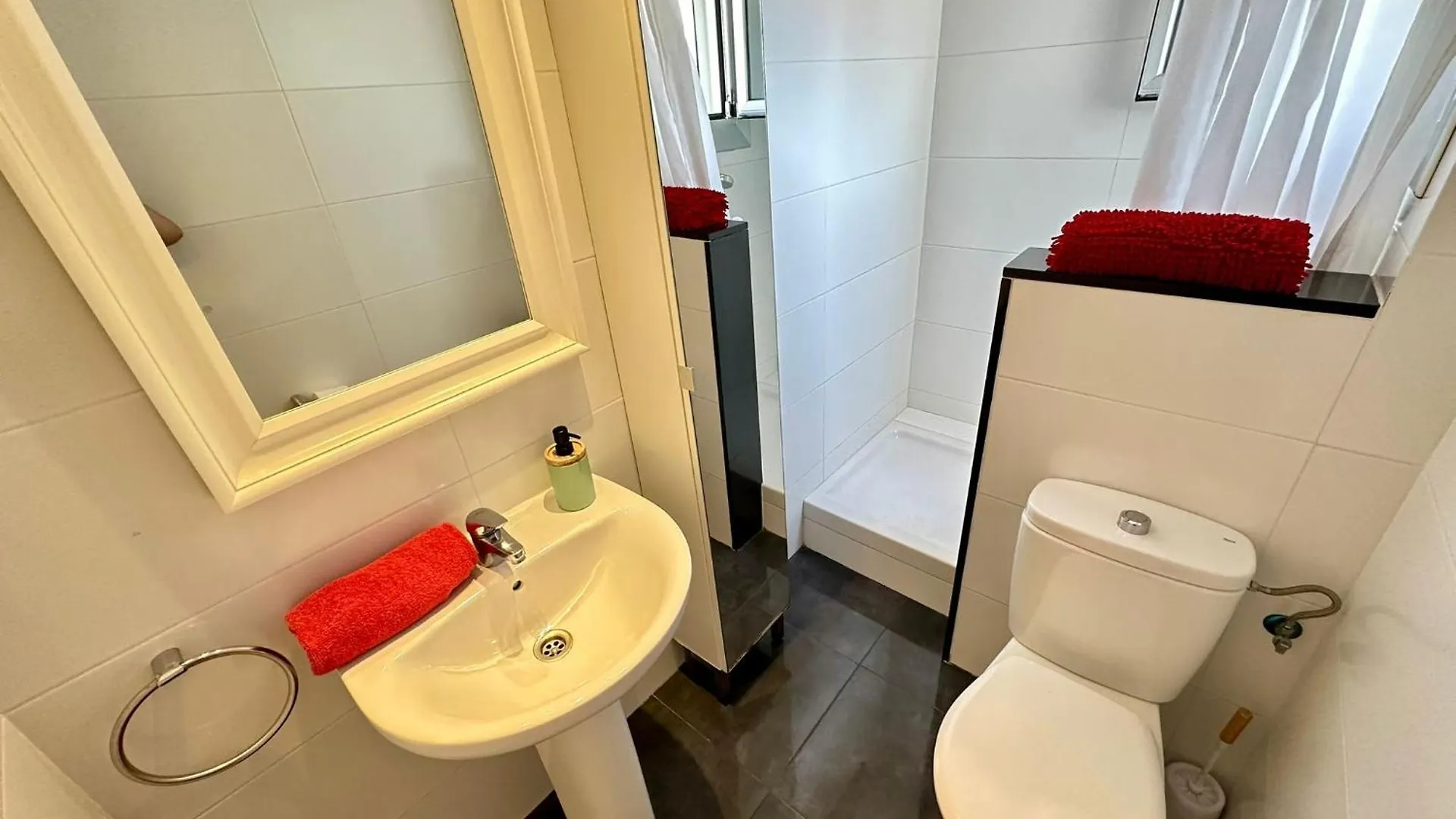Rooms In Apartment Rambla Catalunya 바르셀로나