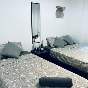 Sepulveda R1 Couette-café
