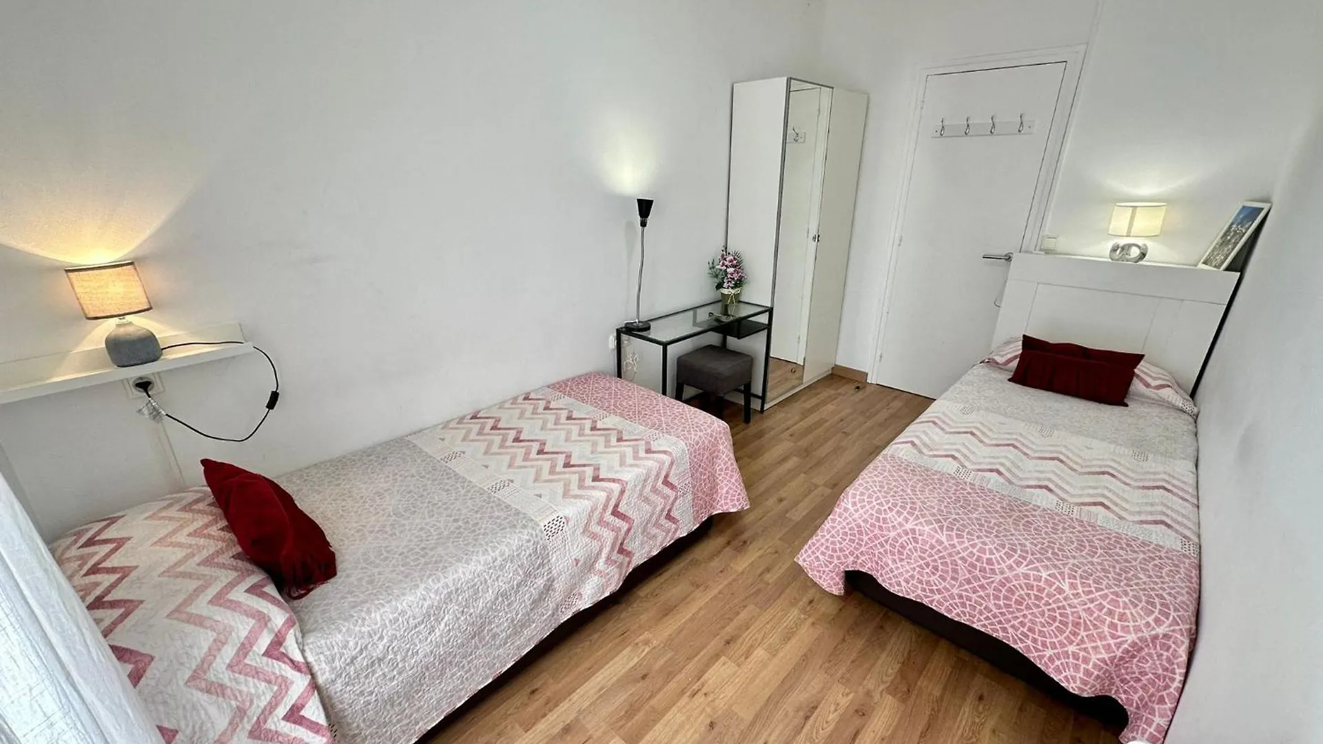 ברצלונה Rooms In Apartment Rambla Catalunya 0*,