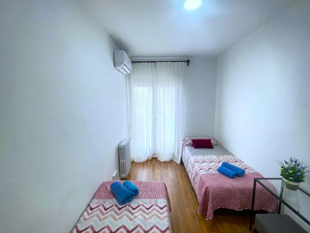 ברצלונה Rooms In Apartment Rambla Catalunya לינה וארוחת בוקר