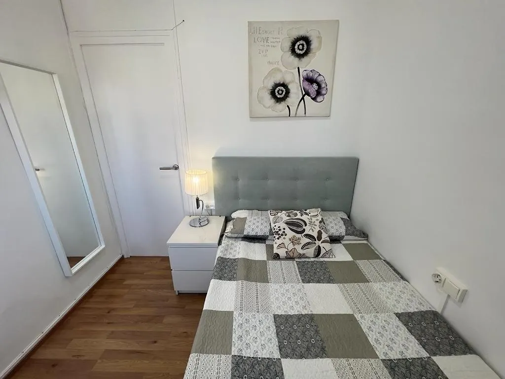 ברצלונה Rooms In Apartment Rambla Catalunya לינה וארוחת בוקר